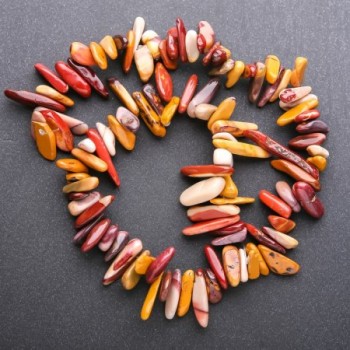 String of natural Mookaite Jasper chips 'Needle' d 13-21×3-6 mm, length 39 cm +