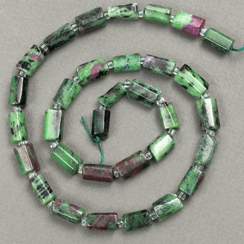 Beads on a thread of natural zoisite, faceted 11×7 mm, length 40 cm ±, with seed beads (3×2 mm)