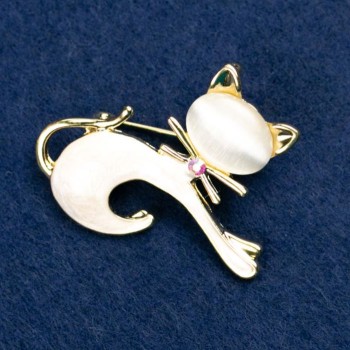 Brooch 'Kitty Cat's Eye' with White Enamel, 37×44 mm, Yellow Metal