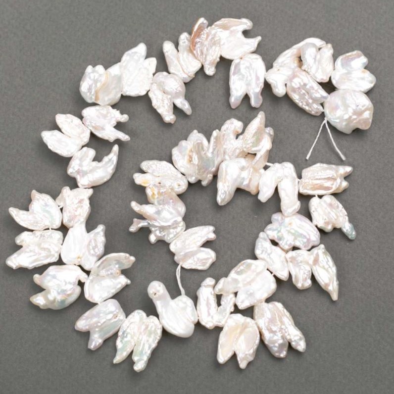 Baroque Pearl Beads Butterfly with gasoline tint d 14-28×12-15mm +-, length 40 cm+