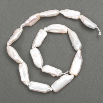 Baroque pearl beads with a gasoline shade, diameter 26-32×10-11 mm, length 39 cm