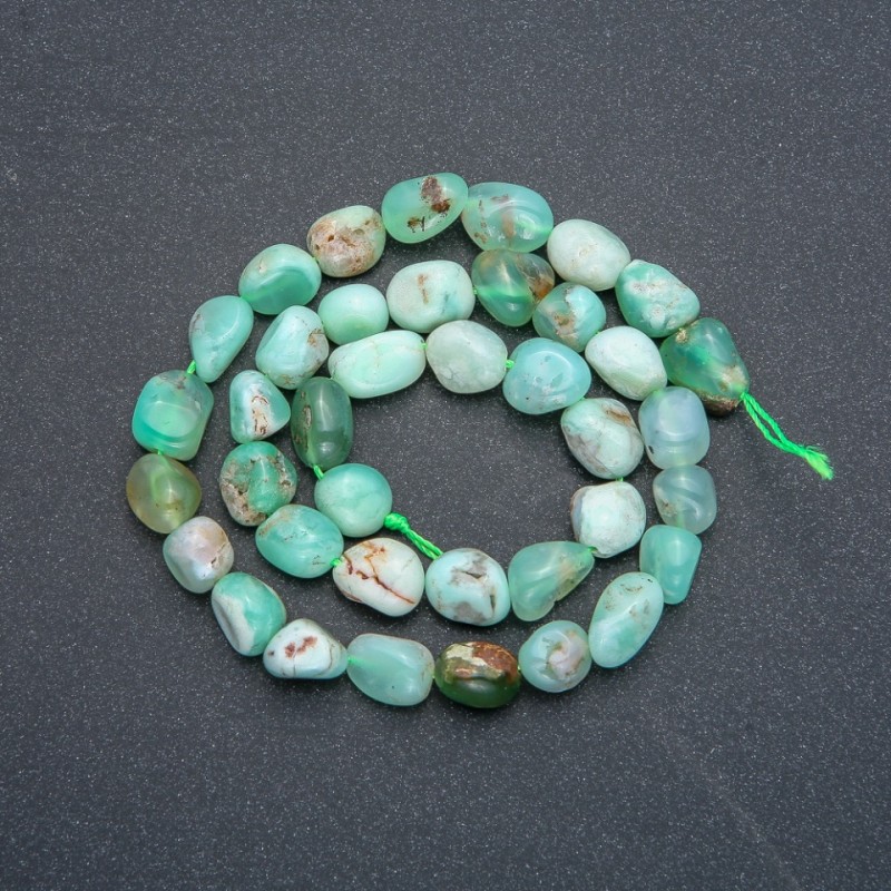 Beads on a thread of natural chrysoprase, faceted, diameter 8x10 mm, length 40 cm +