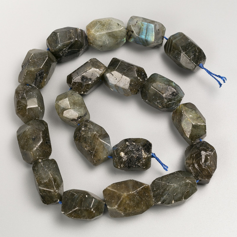Discount! Labradorite beads on a string, faceted nuggets, diameter 15x20 mm, length 39 cm