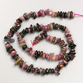 Tourmaline chip beads on a thread, diameter 7x3 mm ±, length 40 cm
