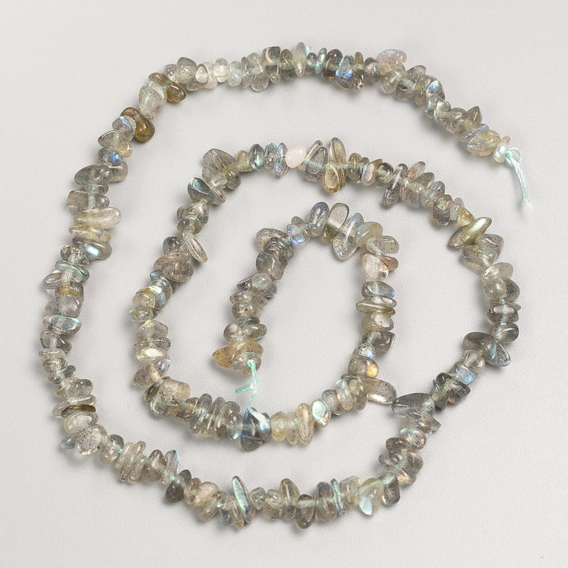 Labradorite chip beads on a thread, diameter 6x3 mm, length 41 cm