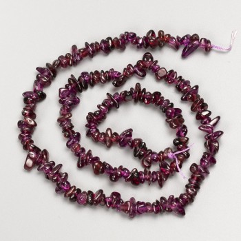Garnet chip beads on a thread, diameter 4-6×1.5 mm, length 39 cm (approx.)