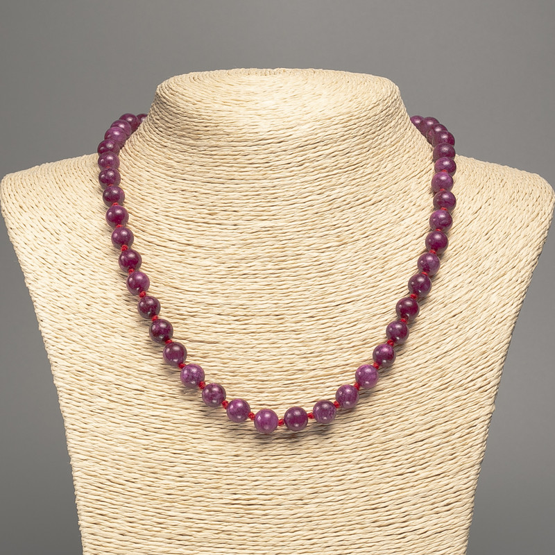 Discount! Burgundy "Tourmaline" necklace with smooth beads, 8mm diameter, 50cm length, made from white jade (synthetically dyed)