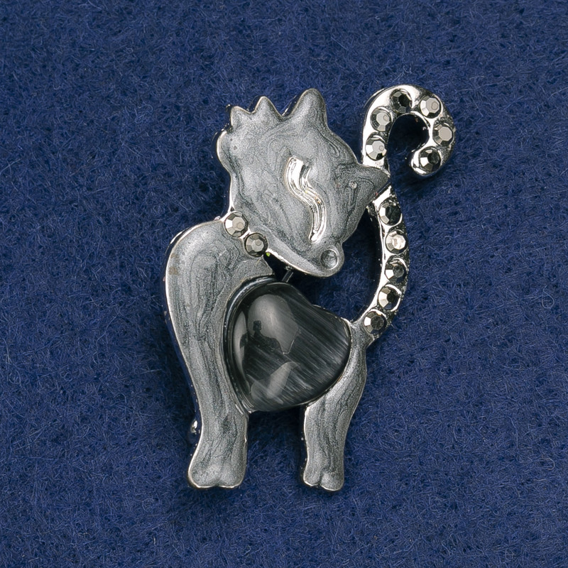 Kitty Brooch in Gray Pearl