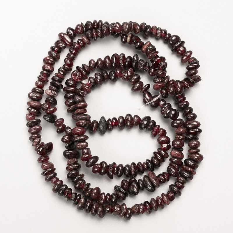 Garnet beads natural stone chip on thread, diameter 6x3mm+-, length 80 cm +