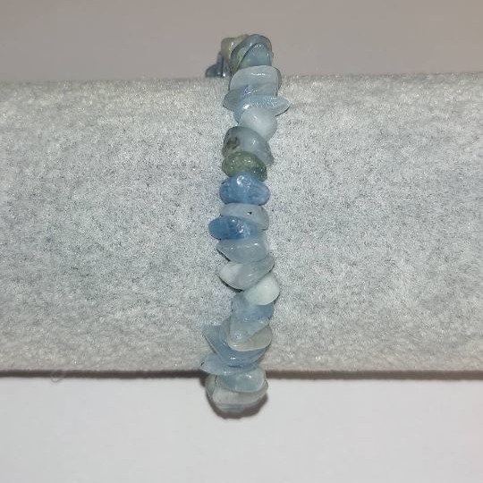 Bracelet with natural aquamarine, chip beads 6-7 mm x 3 mm, circumference 18 cm