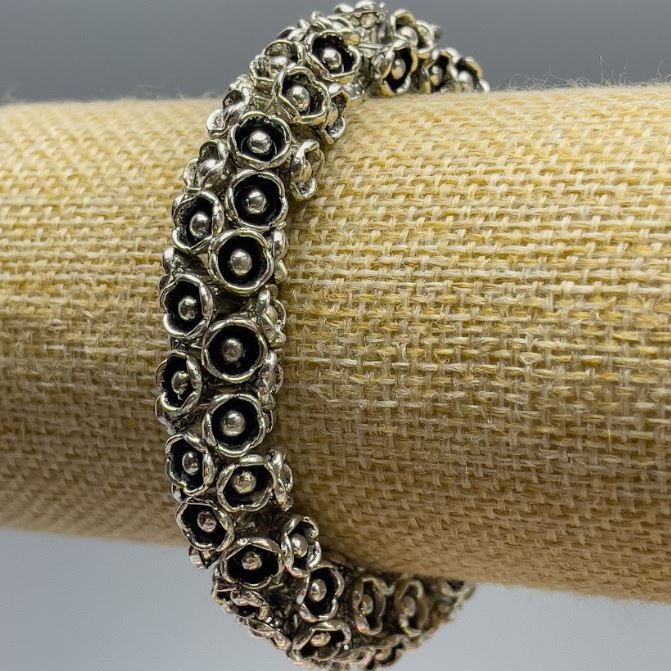 Women's bracelet with flowers, approximately 12 mm bead diameter, 18 cm length (stretch), silvery metal