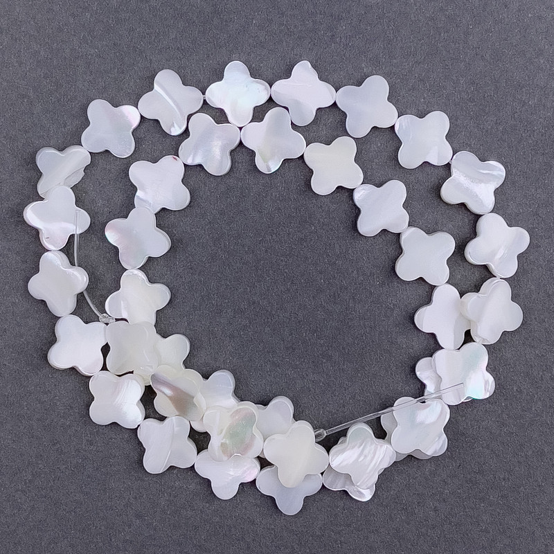 Mother-of-pearl Clover beads, 12x3 mm, 39 cm length on thread