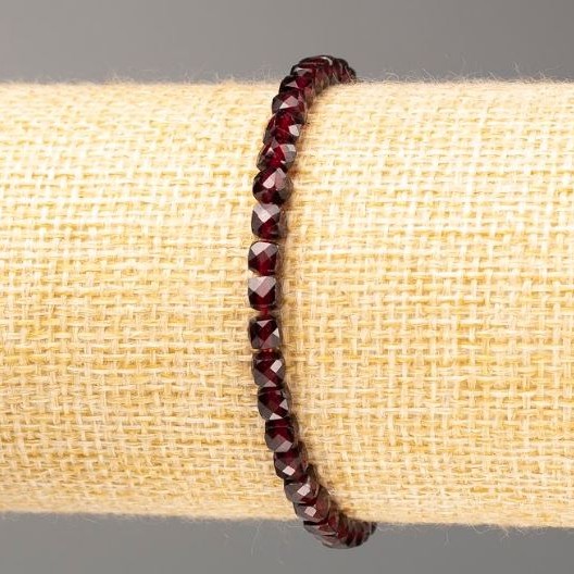 Garnet bracelet with natural stones, faceted cubes, 4 mm diameter, 18 cm length (stretch)