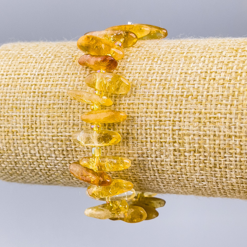 Bracelet with natural citrine, chip 'needle' shape, 12x5 mm ±, with seed beads, 3 mm ± diameter, length 18 cm (stretch)