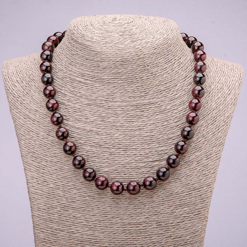 Garnet necklace with natural stone, smooth beads, 10 mm diameter, 48 cm long