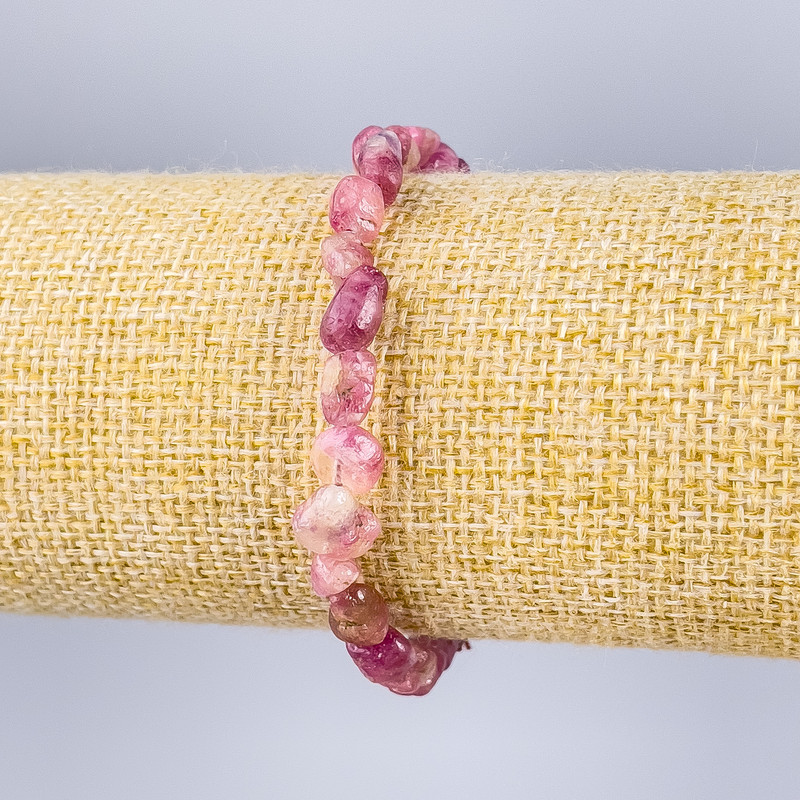 Bracelet with natural tourmaline, faceted stones, diameter 6x8 mm, length 18 cm (stretch)