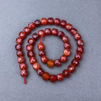Carnelian Beads: Natural Stone Faceted Cube on Thread, Diameter 9×9 mm, Length 38 cm +/-