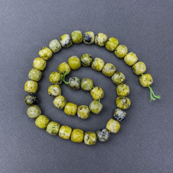Yellow Turquoise Beads, natural faceted cube stones on a thread, diameter 9x9 mm ±, length 38 cm ±