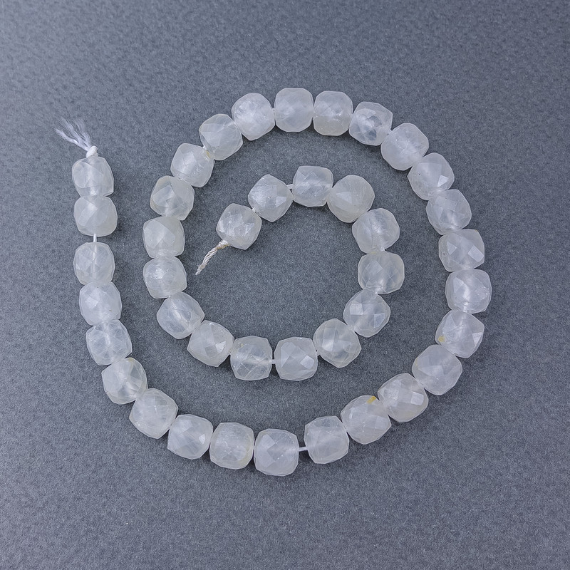 Rock Crystal Beads, natural stone, faceted cube on thread, diameter 9x9 mm, length approximately 38 cm