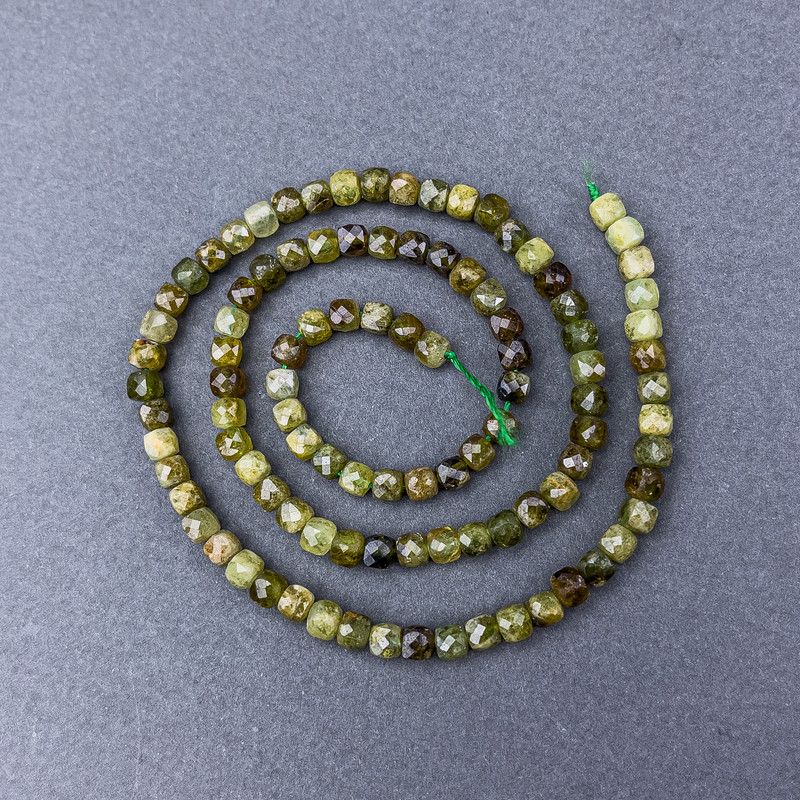 Grossular Beads (Green Garnet) natural-cut cube-shaped beads on a thread, diameter 4x4 mm, length approx. 40 cm