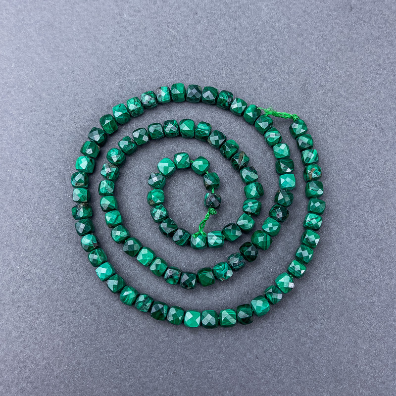 Malachite beads, natural stone, faceted cube on a strand, diameter 4x4 mm, length 39 cm