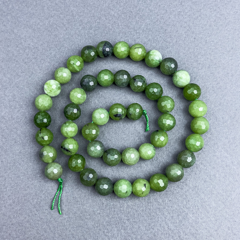 Canadian jadeite beads, natural stone, faceted round beads, 8 mm diameter ± on thread, length 38 cm+