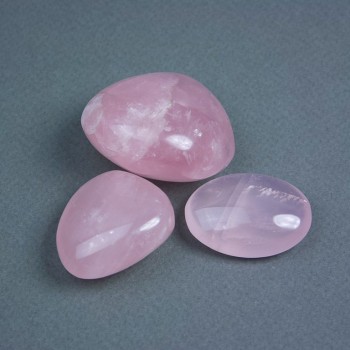 Souvenir Natural Stone Pink Quartz - Tumbled Stone in Assorted Sizes (Price per 100 g)