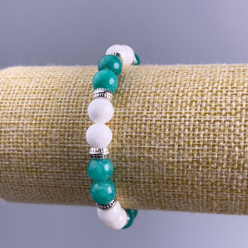 Amazonite Bracelet, White Agate (Imitation Acrylic), bead diameter about 8.5 mm, smooth beads with silver inlays on elastic, length 18 cm+