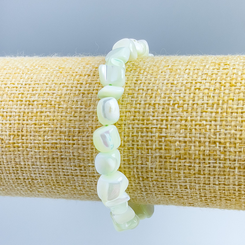 Mint Mother-of-Pearl Faceted Bracelet, 8x6 mm diameter, length 18 cm (stretch)