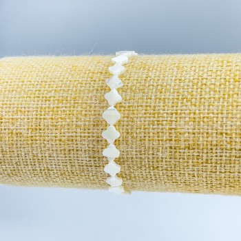 Shamrock Mother-of-Pearl Bracelet, 6x6x2 mm, 18 cm (stretch)