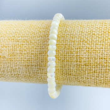 Bracelet with smooth mother-of-pearl rondel, diameter 6x4 mm, length 18 cm (stretch)