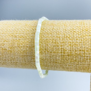 Bracelet with mint-toned mother-of-pearl discs, diameter 4×2 mm, length 18 cm (stretch)