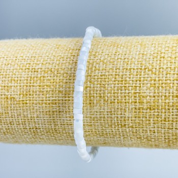 Bracelet with tinted light-blue mother-of-pearl discs, diameter 4x2 mm, length 18 cm (stretch)