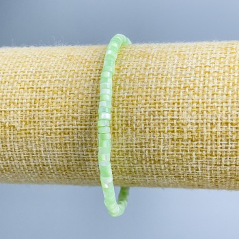 Mother-of-Pearl Bracelet, tinted light-green, disc beads, 4×2 mm diameter, length 18 cm (stretch)