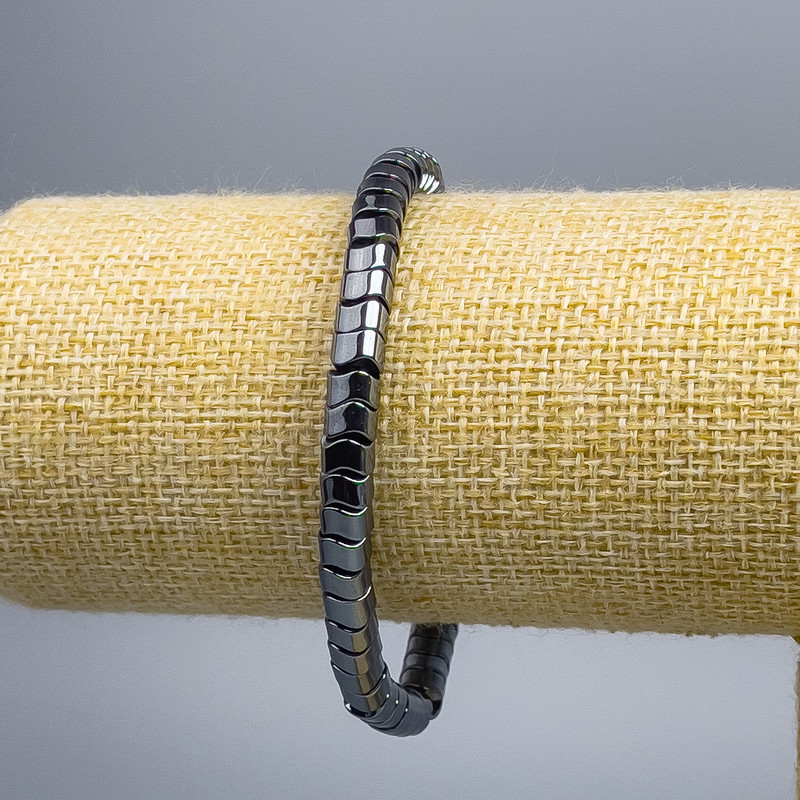 Hematite Zigzag Bracelet, bead diameter 4×6 mm ±, length 18 cm (stretch)