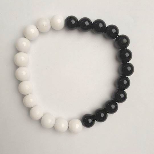 Bracelet with black and white agate, smooth beads, 8 mm diameter +/-, length 18 cm (stretch)