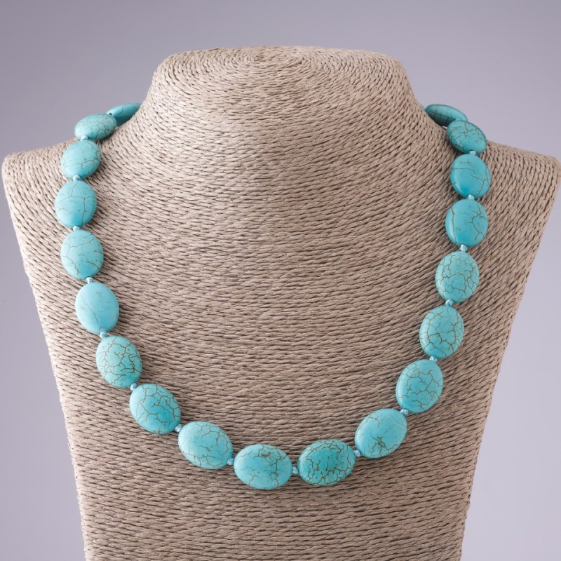 Green turquoise necklace with veining, oval beads, length 53 cm, 15×20 mm diameter