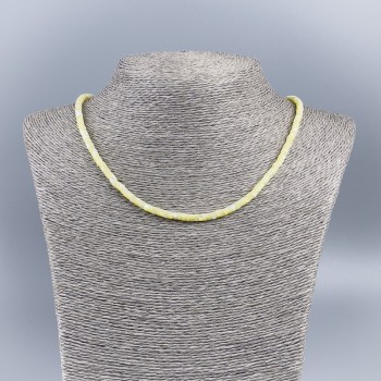 Necklace-choker made of light lemon-colored mother-of-pearl