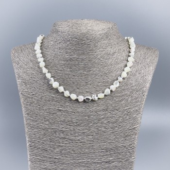 Necklace made of natural mother-of-pearl (tone. ) white round bead, diameter 8mm+-, length 48cm+