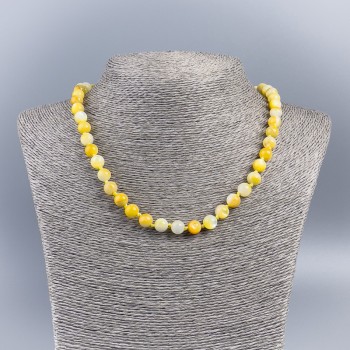 Necklace of natural mother-of-pearl (tone) white-yellow smooth bead, diameter 8 mm +-, length 50 cm +-