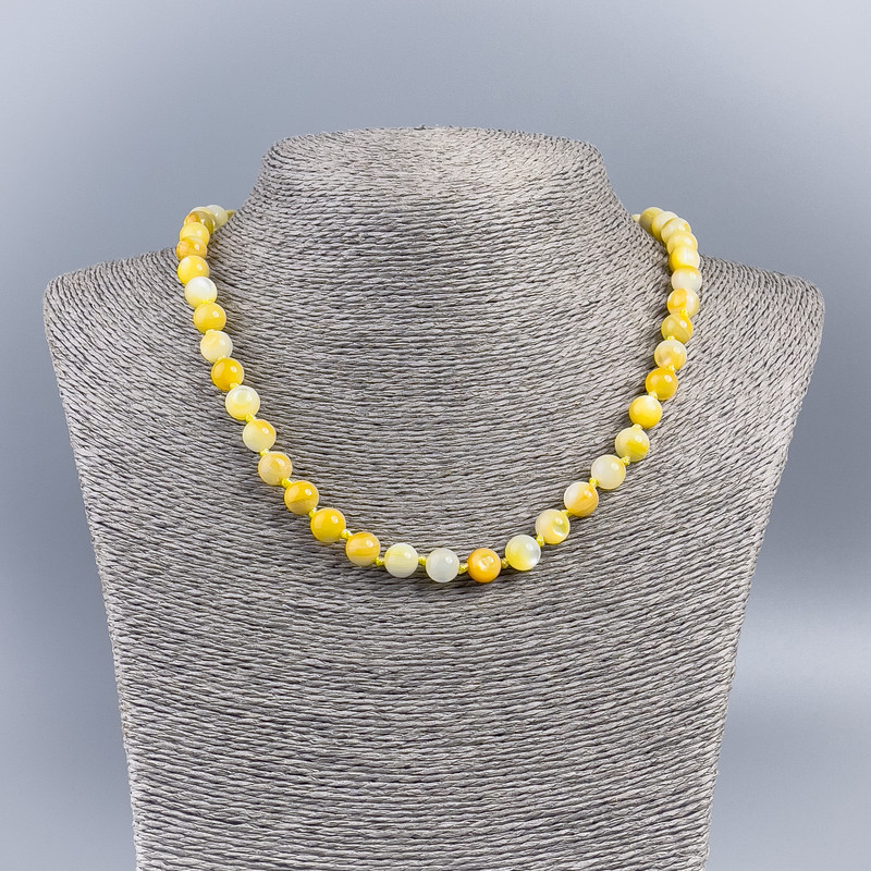 Necklace of natural mother-of-pearl (tone) white-yellow smooth bead, diameter 8 mm +-, length 50 cm +-