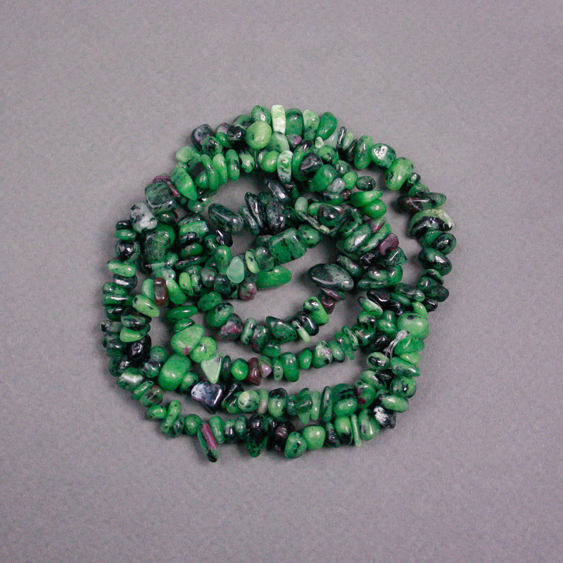 Zoisite chips on beading line, 7×6×3 mm, length 80 cm