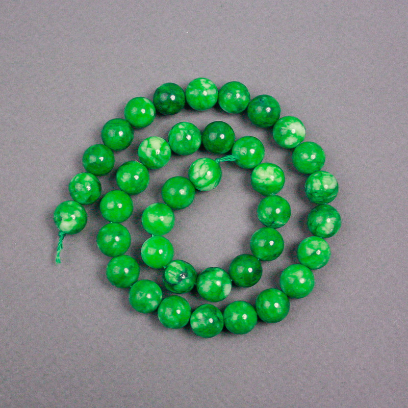 Chrysoprase beads on a thread (synthetic) smooth ball, diameter 10 mm, length 39 cm