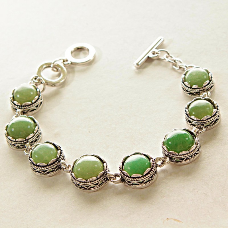 Clearance. Jade bracelet in a 'tooth' setting with 7 round stones, 15 and 14 mm, length 18-21 cm