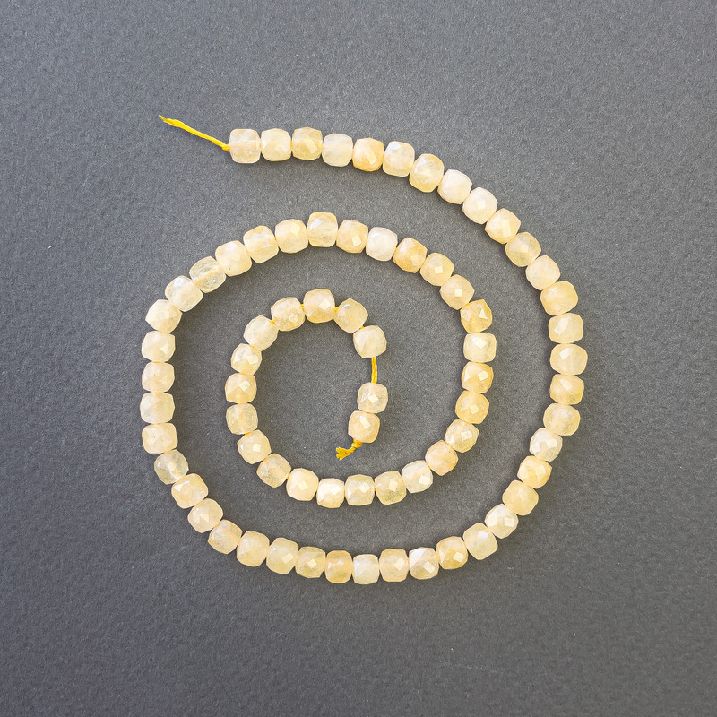 Citrine beads, natural gemstone, faceted cube, diameter 5x5 mm, length 39 cm ± on thread