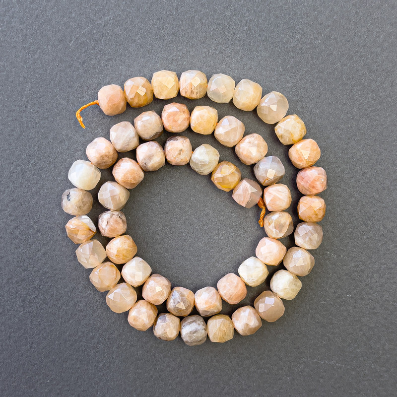 Selenite Beads Natural Stone Faceted Cube, Diameter 7.5×7.5 mm, Length 39 cm on Thread