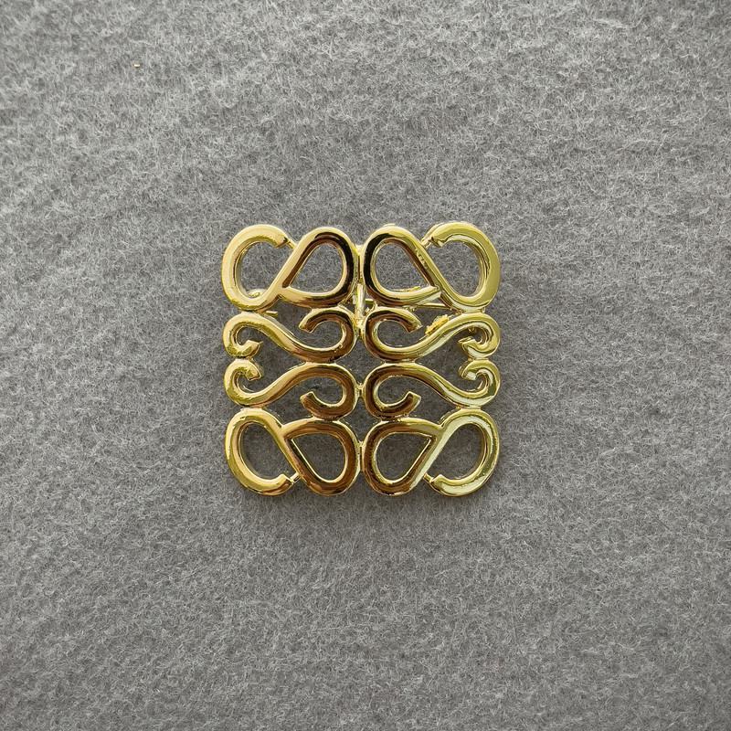 Accent Brooch in Golden Metal 40x40mm +