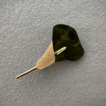 Calla Flower Brooch with green and white mother-of-pearl and gold-tone metal 76x44 mm+
