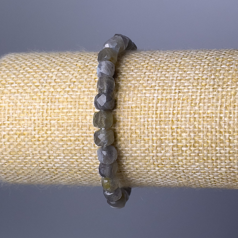 Bracelet with natural labradorite, faceted cube beads, 6 mm diameter, 18 cm length (stretch)