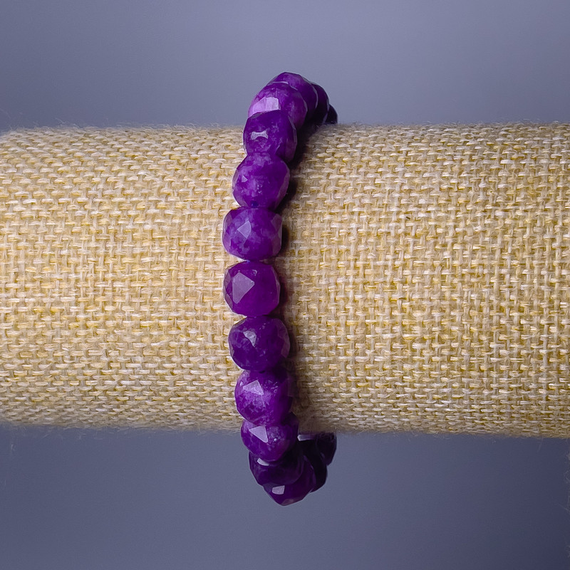 Sugilite bracelet with natural stone, faceted cube, 9mm diameter ±, 18cm length (stretch)